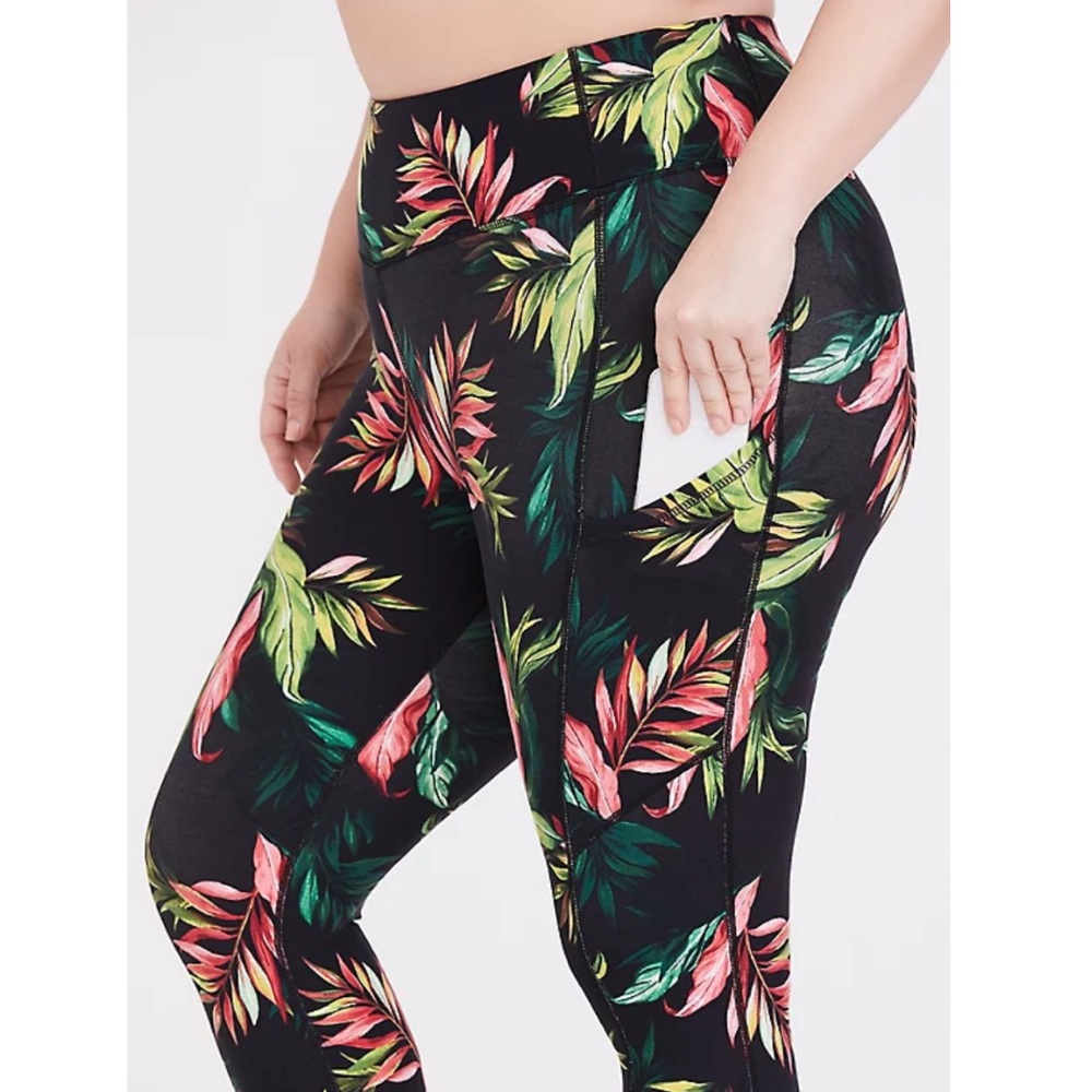 Torrid BLACK & GREEN TROPICAL CROP ACTIVE LEGGING WITH POCKETS